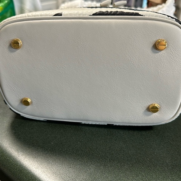 MCM AUTHENTIC 🦓ZEBRA🦓 BUCKET BAG with MATCHING WRISTLET BRAND NEW - Picture 6 of 12